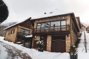 a house in the snow with a balcony at La Borda del Gato Rafa in Vielha