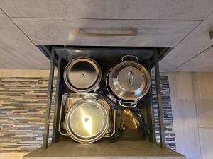 a bunch of metal pans sitting in a room at La dimora nelle Rue in Civitella Roveto