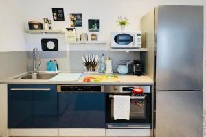 a kitchen with a sink and a refrigerator at 2 Room Galerie Einliegerwohnung in Rheinstetten, Messe Nähe, Rollstuhlfahrer geeignet in Rheinstetten +10 photos