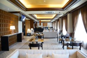 a restaurant with couches and tables and a lobby at Sama Sama Hotel KLIA in Sepang