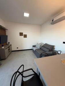a living room with a couch and a table at Brisa Mar Prime in Porto Seguro