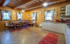 a kitchen and dining room with a table and chairs at Chalúpky u babky - Chalúpka 18 s vírivkou in Liptovská Štiavnica