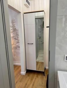 a bathroom with a mirror and a sink at Dan Apartament C, Self check-in in Opole