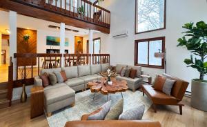 a living room with a couch and a table at Blackwood Cabin Pocono in Pocono Farms East