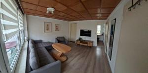 a living room with a couch and a table at Ferienhäuser am Mühlenberg in Alt Töplitz