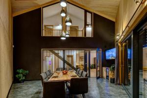a dining room with a long table and chairs at TRIA House Liptov in Ižipovce