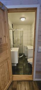 a bathroom with a sink and a tub and a toilet at Apartment Røldalsfjellet in Håra