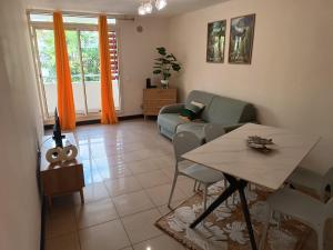 a living room with a table and a couch at KDS appartement T2 Île de la Réunion in Saint-Denis