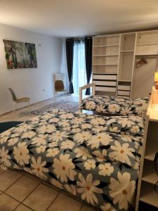 a bedroom with a bed with flowers on it at Moulin de Montizeau in Saint-Maigrin