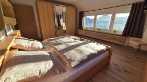 a bedroom with two beds and a window at Haus Ferien Bock in Clausthal-Zellerfeld