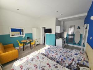 a bedroom with a bed and a table and a kitchen at Avis Hotel in Bromley
