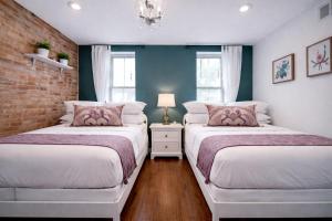 two beds in a room with blue walls at Artsy Hidden Gem -- FREE PARKING in Philadelphia