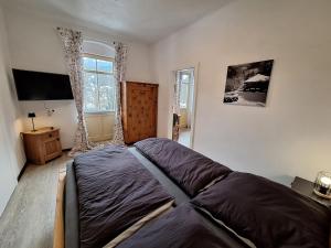 En eller flere senge i et værelse på Ferienwohnung Ausblick mit Balkon im Ski- und Wandergebiet + 31 billeder