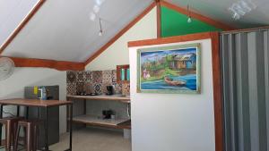 a room with a painting on the wall and a table at Casa AllíS in Cóbano +6 photos