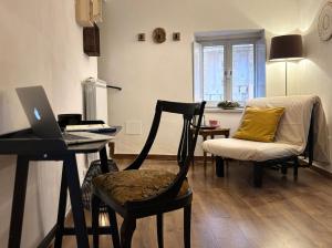 a living room with a chair and a desk with a laptop at postAielli - Arte, Natura e Relax in Aielli