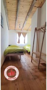a room with two bunk beds and a frisbee on the floor at LOS CACTUS in Malargüe