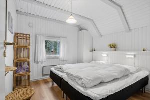 a bedroom with a large white bed in a room at 602-Hvide-Sande-Nygardsvej-32 in Bjerregård
