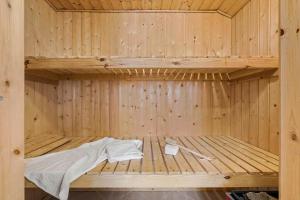 a wooden sauna with a towel sitting on top of it at 6623-Hvide-Sande-Bilbergsvej-18 in Bjerregård +32 photos