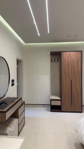 a bedroom with a vanity and a mirror on the wall at شقة مشراق in Al-ʿUla +2 photos