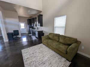 a living room with a couch and a kitchen at Special Deal on 2 Bedroom Unit 556 in Paris
