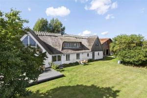 an aerial view of a white house with a yard at 6005-Stege-Hjelmvej-15 in Stege