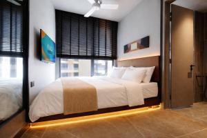 a bedroom with a large bed and a window at Antara Residence By KLIQ in Genting Highlands +61 photos
