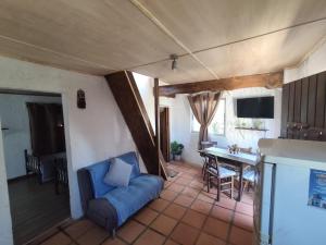a living room with a blue couch and a table at Eywa in Punta Del Diablo