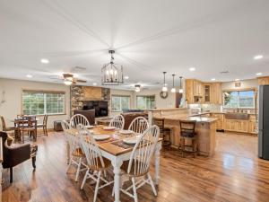 a kitchen and living room with a table and chairs at Manzanita Hill-35 miles to Yosemite, 10 miles to Mariposa with 8 person spa in Mariposa