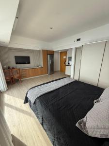 a bedroom with a large bed and a flat screen tv at Tropical hotel Suíte Realeza in Manaus