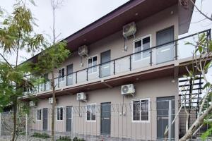 a building with balconies on the side of it at Pondok Sagara Mitra RedDoorz in Kapal