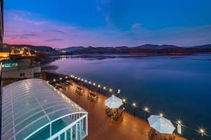 a view of a large body of water at night at Yeosu K-Park Spa Pension in Yeosu +14 photos