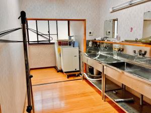 a kitchen with a bunch of sinks and appliances at 神庭武道館 in Chichibu +17 photos