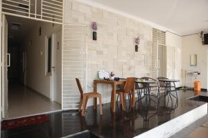 a dining room with a table and chairs at linns house borobudur syariah malang in Blimbing