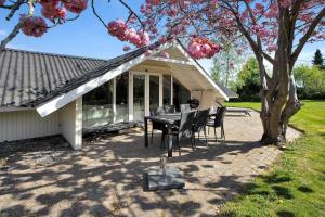 a table and chairs in front of a house at 14246-Grevinge-Egenaes-Vaenge-42 in Grevinge +15 photos