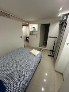 a bedroom with a bed in the middle of a room at Departamento Masha in Tizimín