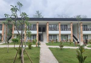 an exterior view of a building with a courtyard at Pine Tree Beach Hotel in Gili Trawangan