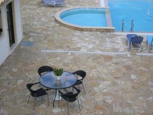 Bazén v ubytování Olympia Paxos Villas & Apartments nebo v jeho okolí