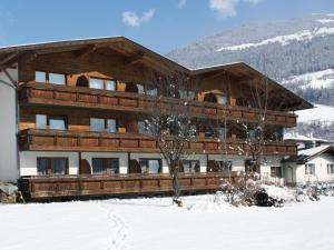 Nespecifikovaný výhled na hory nebo výhled na hory při pohledu z hotelu