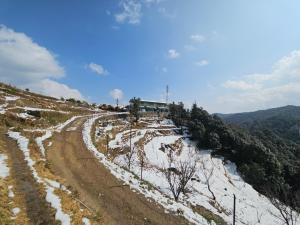 a dirt road on the side of a mountain at The Northern Nook in Mukteshwar