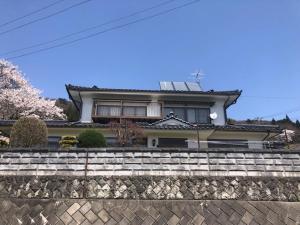 a house sitting on top of a brick wall at さくらもり in Nagano