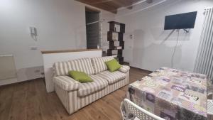 a living room with a couch and a table at Casetta gialla in Brianza - Monticello Brianza - NON E' CASATENOVO in Casatenovo