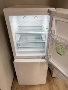 an empty refrigerator with its door open in a room at 日牟禮乃宿 日牟禮八幡宮徒歩4分ラコリーナ車4分 in Omihachiman