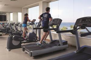 Fitness centrum a/nebo fitness zařízení v ubytování Coral Sea Imperial "Coral Sea Sensatori"