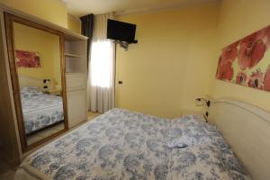 A bed or beds in a room at Hotel Sextum