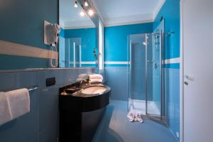 
A bathroom at CDH Hotel La Spezia
