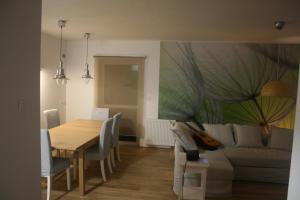 a living room with a table and a couch at Apartament U Sternika in Międzyzdroje