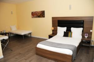 Postel nebo postele na pokoji v ubytování Hotel Morez