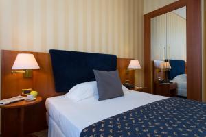A bed or beds in a room at Hotel Parma & Congressi