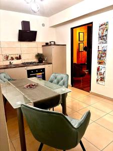 a living room with a table and chairs and a kitchen at GZP Residence Lugoj 21 in Lugoj