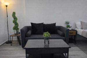 a living room with a couch and a table at Depto Tec by tuhost in Monterrey